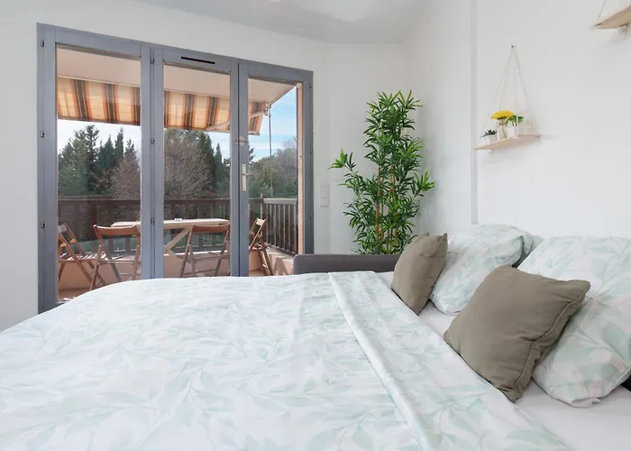 Le Cosy : Terrasse • Parking • Piscine • Clim