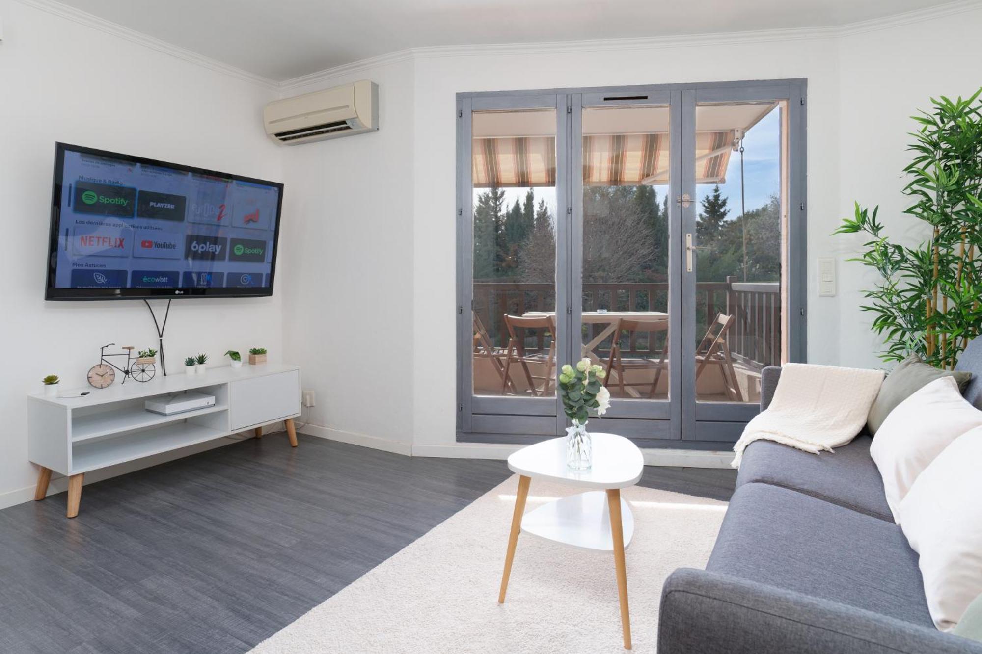 Le Cosy : Terrasse • Parking • Piscine • Clim Grasse